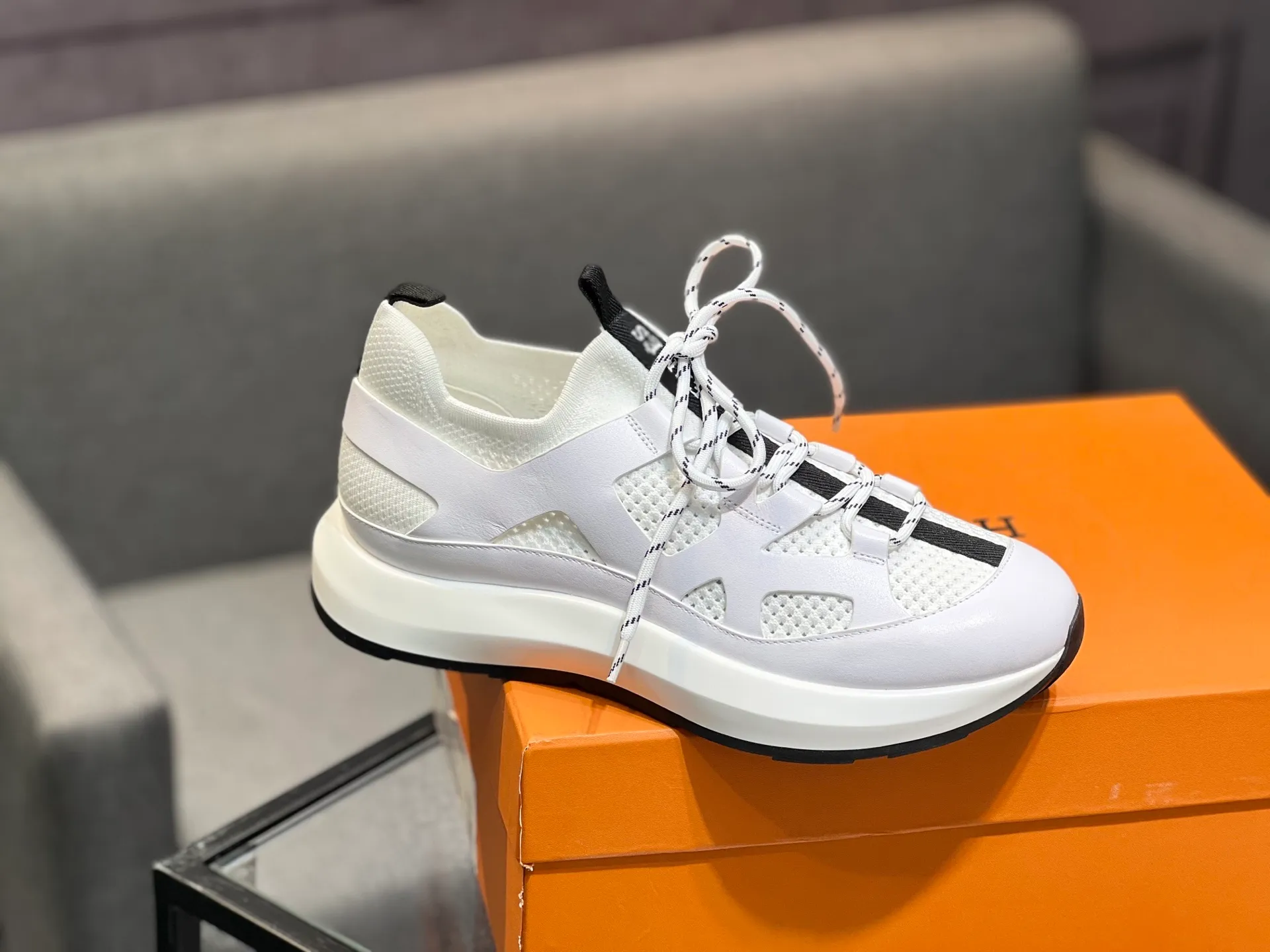 💰¥720 HERMES Men’s rest sneakers! -High-end quality original casual sports shoes -Upper: high nappa calfskin, forging technology, knitted fabric, shoe brand webbing, injection molded brand logo -Inner: foot pad; water-dyed cowhide -Outsole: ultra-light TPU·rubber; two-color molded outsole -Ultra-high quality control·fine workmanship: highlighted (high-end·luxury·grade) Size: 38-44 (45 46 customized)